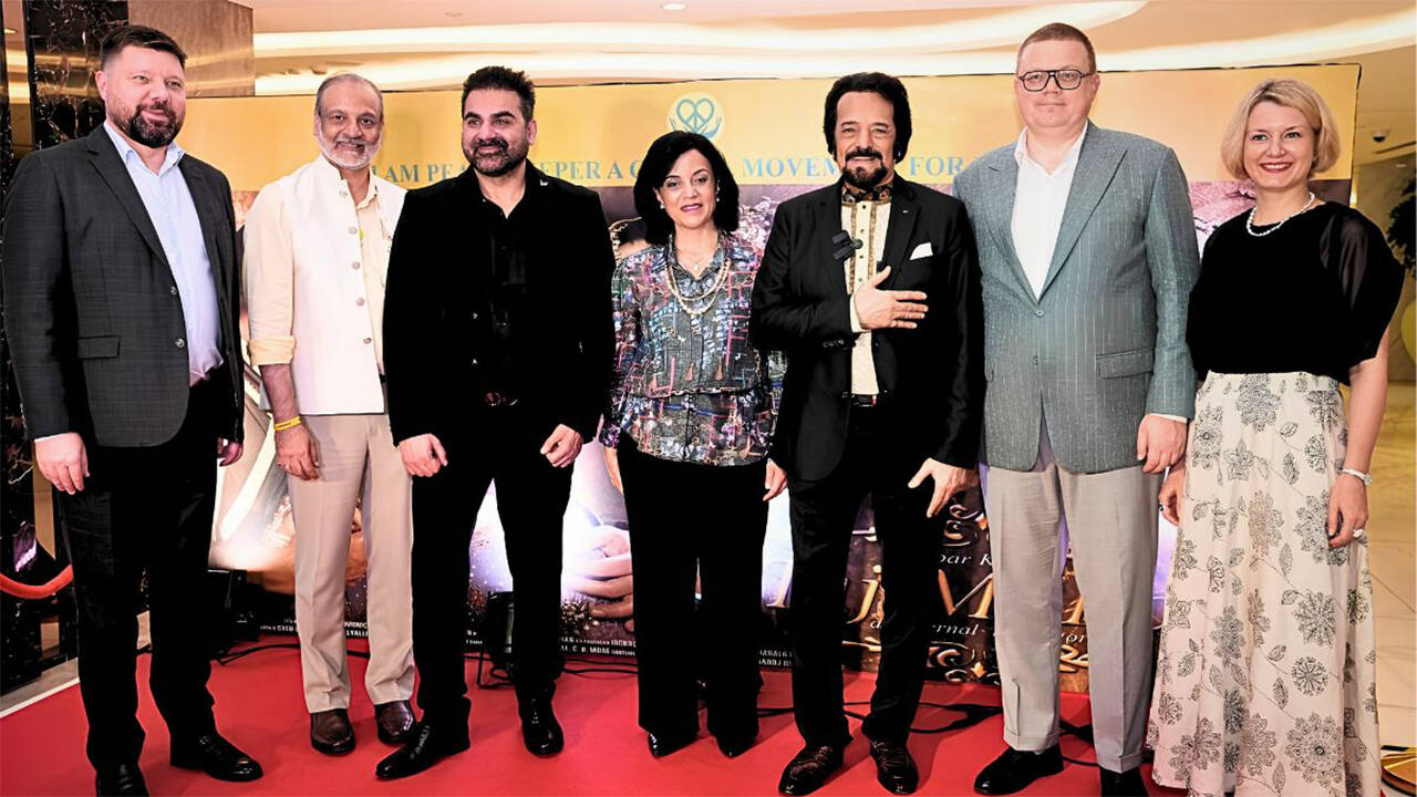 Dignitaries at the event Akbar Khan's Taj Mahal – An Eternal Love Story embarks on a new journey of peace at Mumbai event