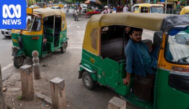 Delhi bets on electric rickshaws to clean its air