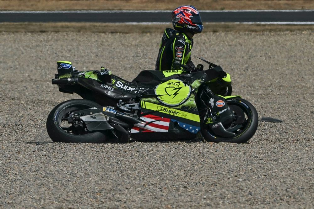 Ogura crashes at British GP