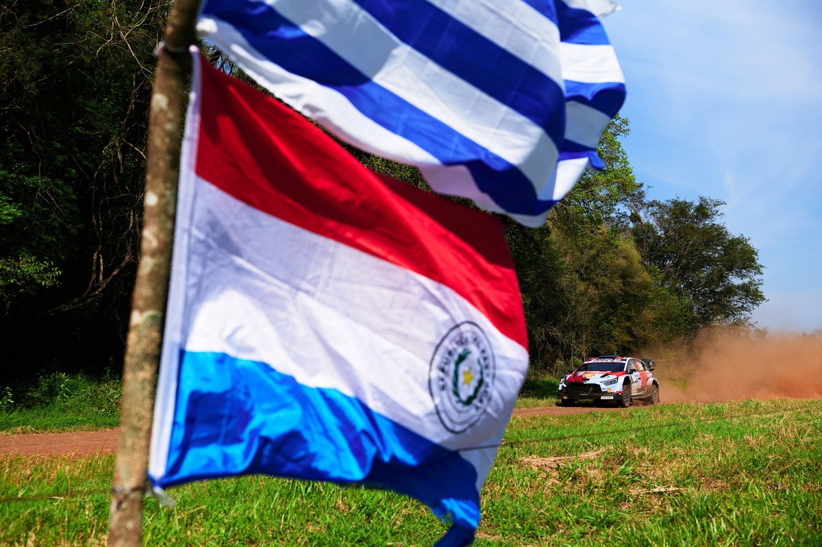WRC Paraguay: Hayden Paddon leads as brutal morning forces several retirements