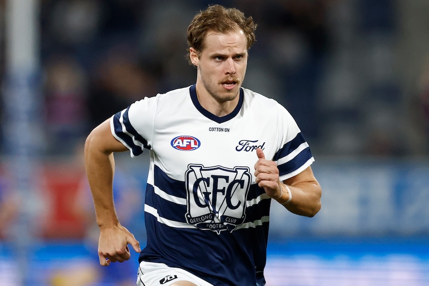 Jake Kolodjashnij of the Cats runs.