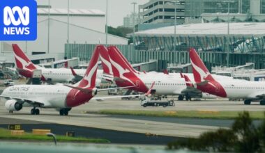 Qantas ground crews vote in favour of industrial action over pay and safety conditions