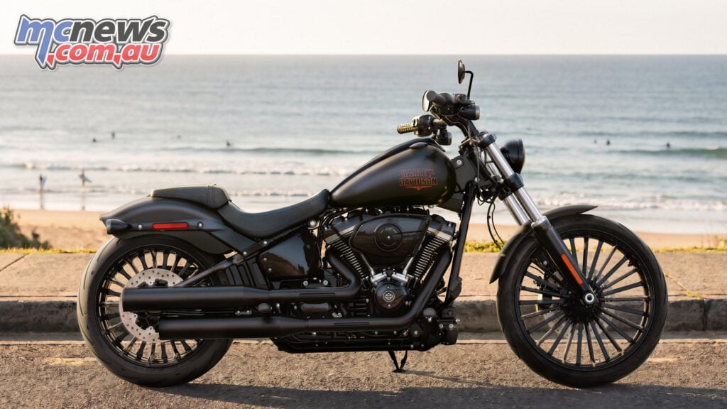 Right-side profile of 2026 Harley-Davidson Blacked-Out Breakout with 21-inch front wheel and wide rear tyre