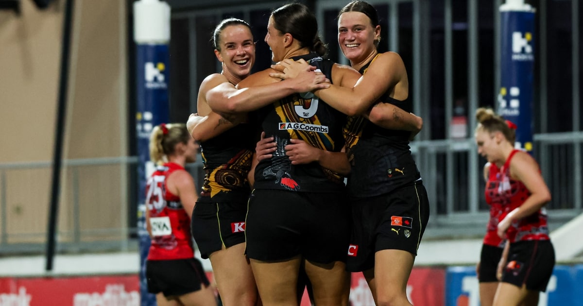 Tigers leave it late to edge Bombers in Dreamtime thriller