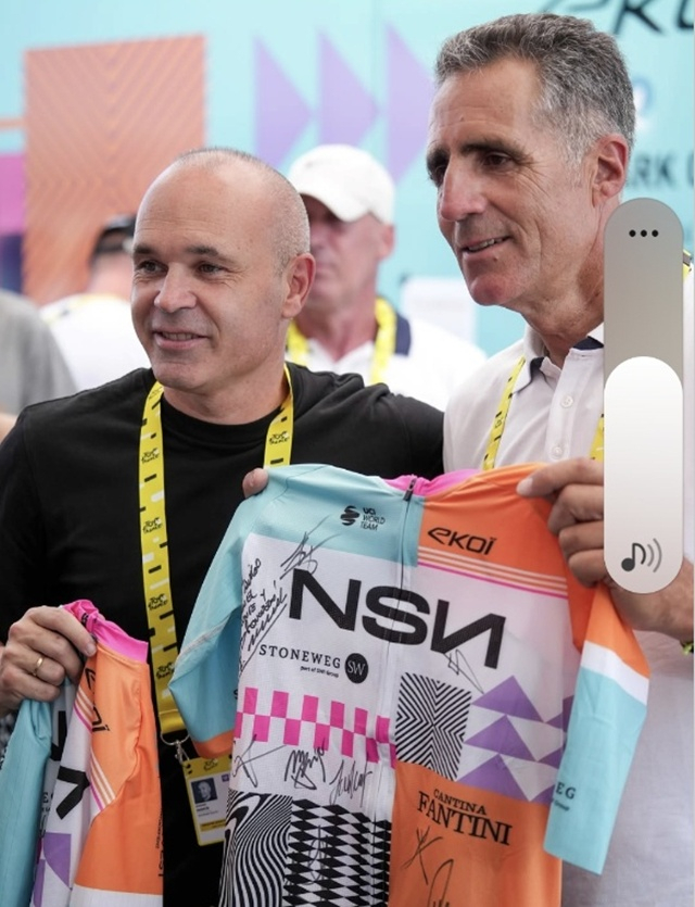 Andres Iniesta (left). /Photo=NSN Development Team SNS archive