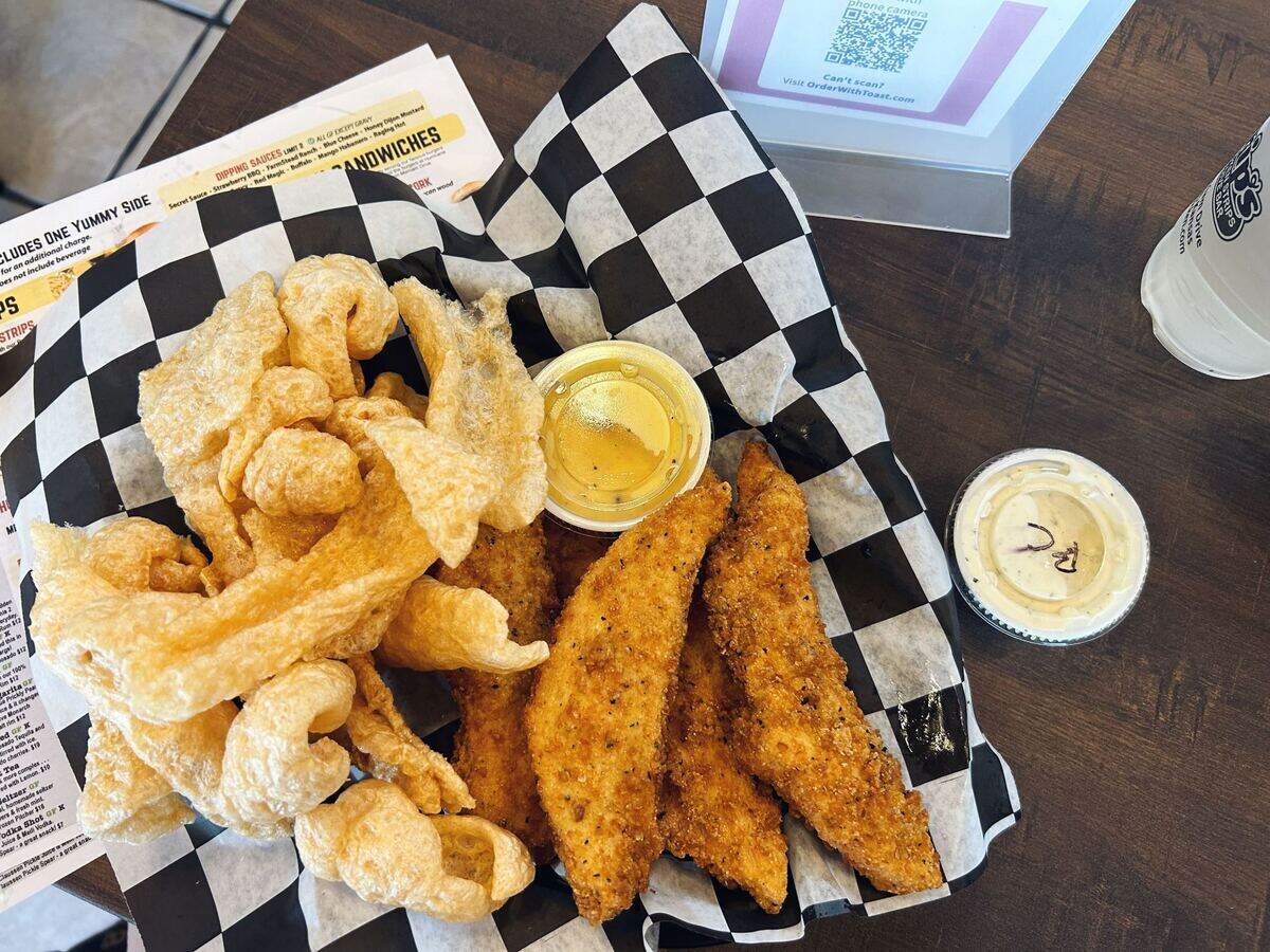 Strip’s Chicken Strips & Dive Bar serves chicken strips with a choice of two sauces and a side. They are also able to serve gluten-free chicken strips and other fried foods, served in a dedicated gluten-free fryer or one cleaned by an oil filtration system.