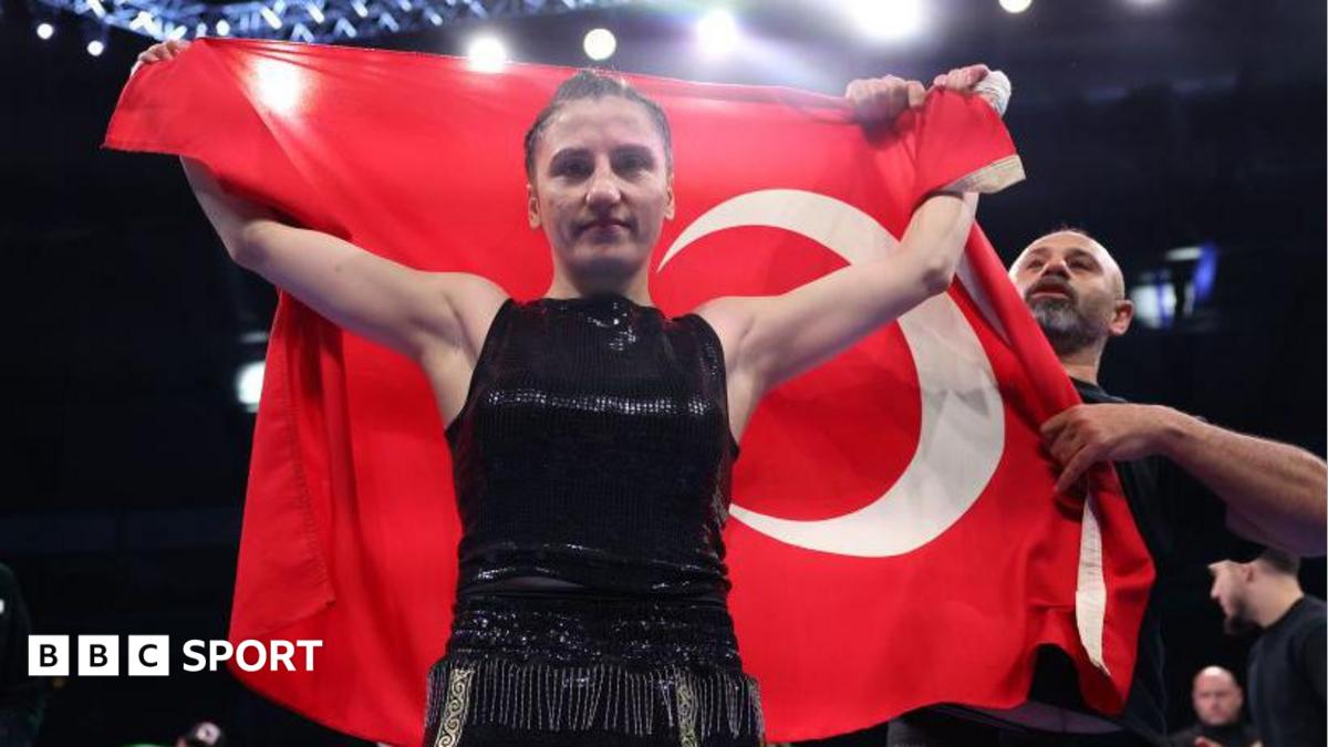 Elif Nur Turhan posing with the Turkish flag
