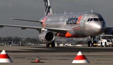 Jetstar flight to Melbourne diverted back to Perth Airport over suspected mechanical issue