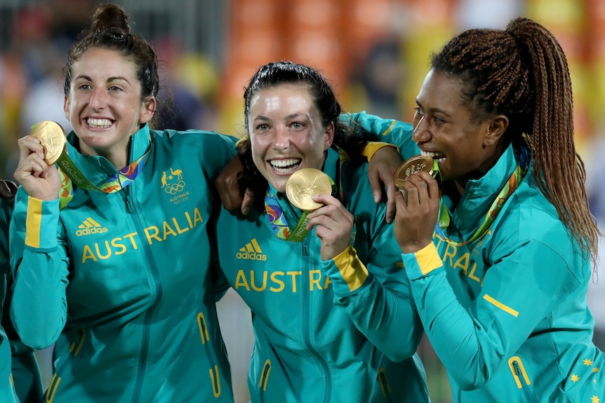 Australian players celebrate with their Olympic gold medals after the women's rugby sevens final in 2016.