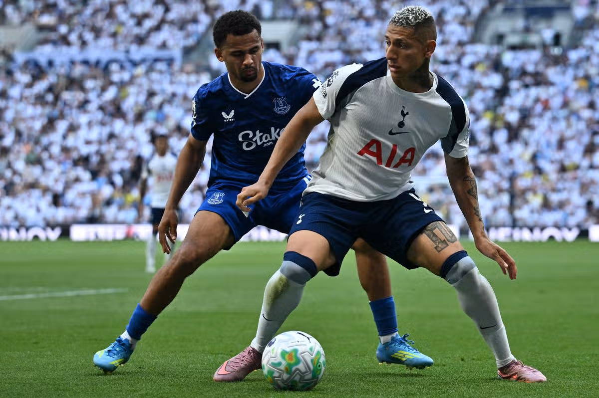 Iliman Ndiaye and Richarlison