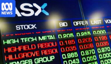 Markets live updates: Bank stocks keep ASX afloat, Wall Street slides on inflation worries
