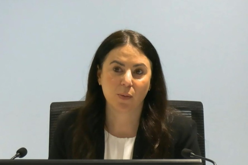 Woman with dark hard speaking with grey background