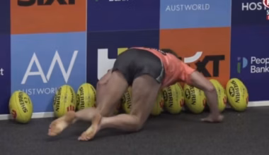 AFL 2026: Matt Rowell’s bizarre ball sniffing pre-game ritual caught on camera