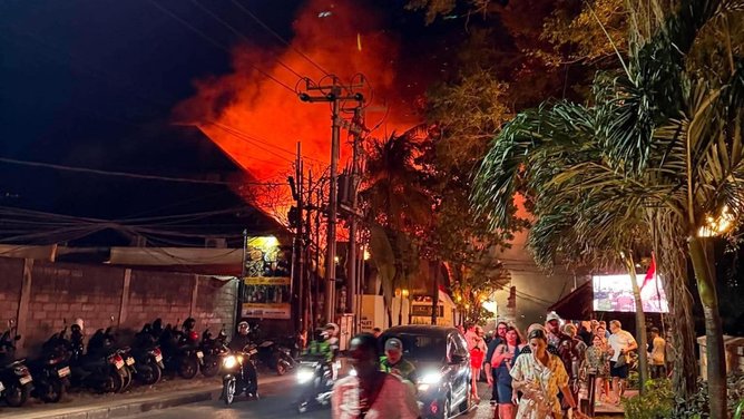 People trying to flee the scene. 