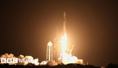 What will happen when a SpaceX rocket collides with the Moon? - BBC