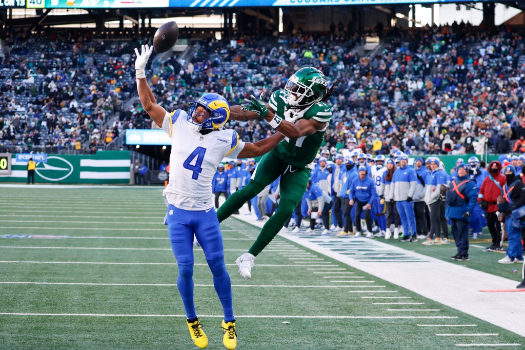Ahkello Witherspoon of the Los Angeles Rams defends against Davante Adams of the New York Jets