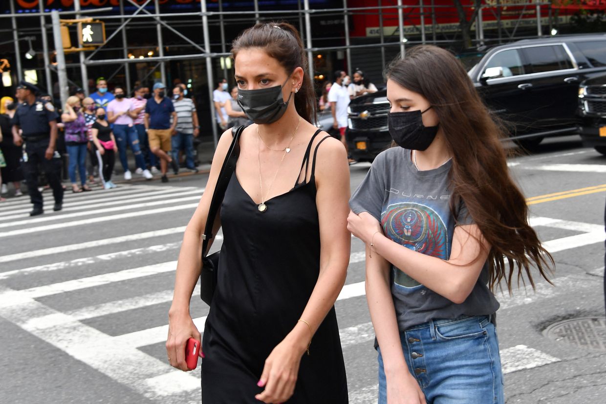 Tom Cruise and Katie Holmes’ daughter Suri legally drops dad's surname