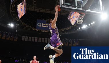 Three-point dunks and mid-court shots worth four: how Australia’s NBL is seeking to shake up traditional rules | Basketball