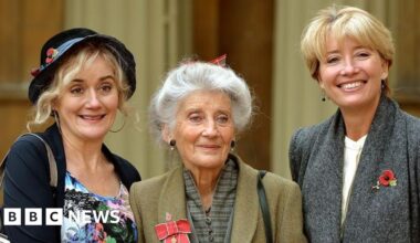 Actress Phyllida Law, mother of Emma and Sophie Thompson, dies at 94 - BBC