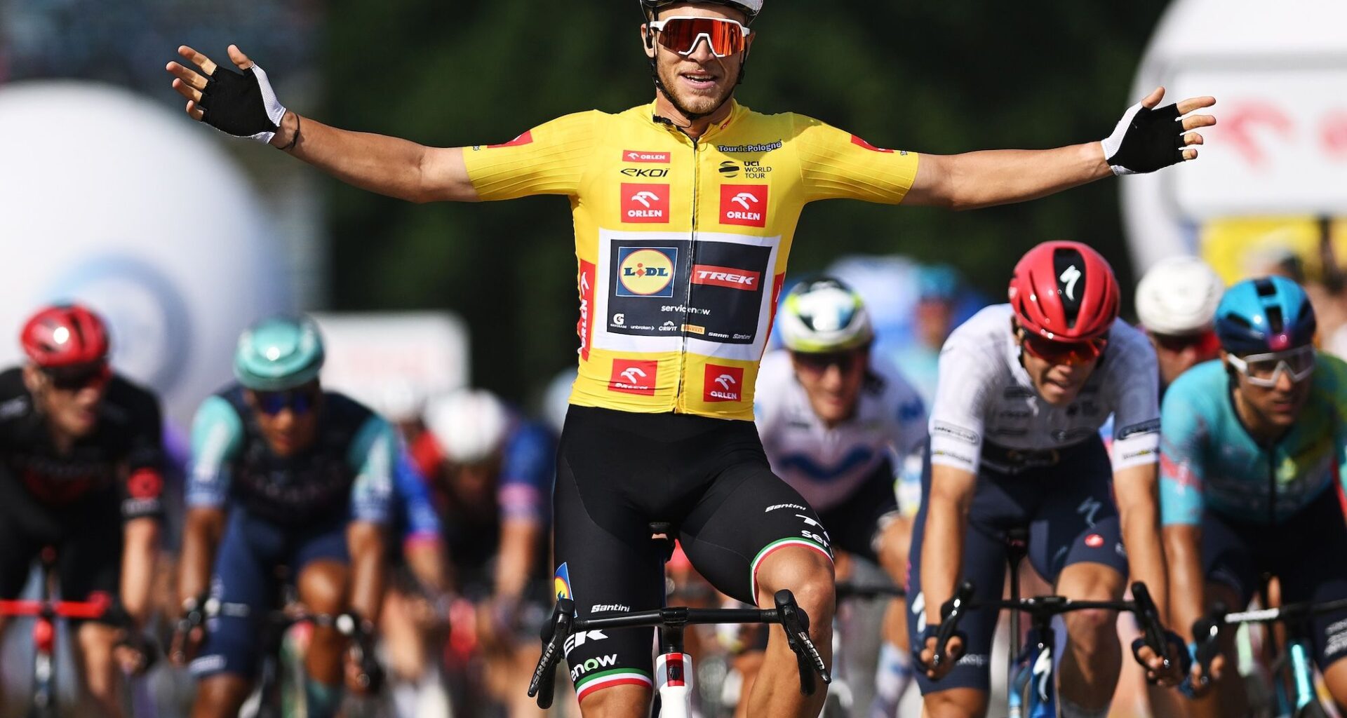 Tour de Pologne: Jonathan Milan wins fast and furious sprint on stage 2