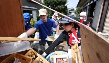 Volunteer activities fully start in quake-hit Kumamoto