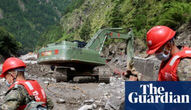 Fifteen Britons among 261 foreigners missing in China after floods | Nepal-Tibet flood disaster