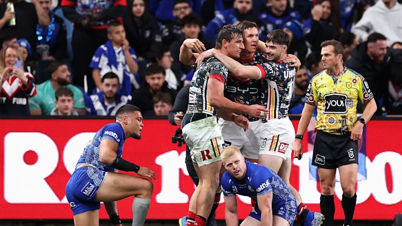 Roosters pip Bulldogs to draw level with league leaders