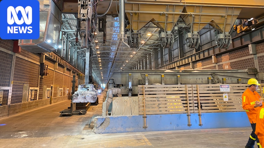 Federal and NSW governments to split $2.5 billion Tomago Aluminium bailout
