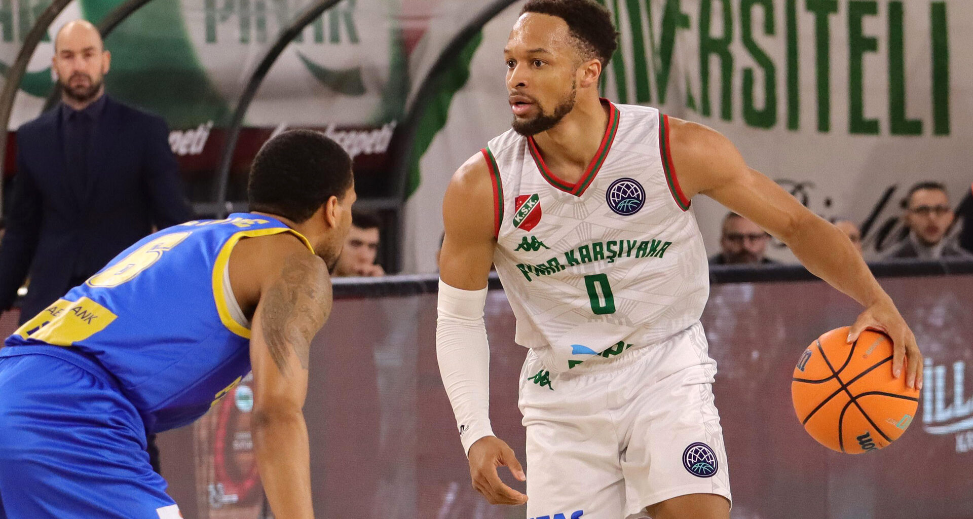 Taipans sign explosive guard as first import