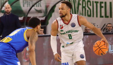 Taipans sign explosive guard as first import