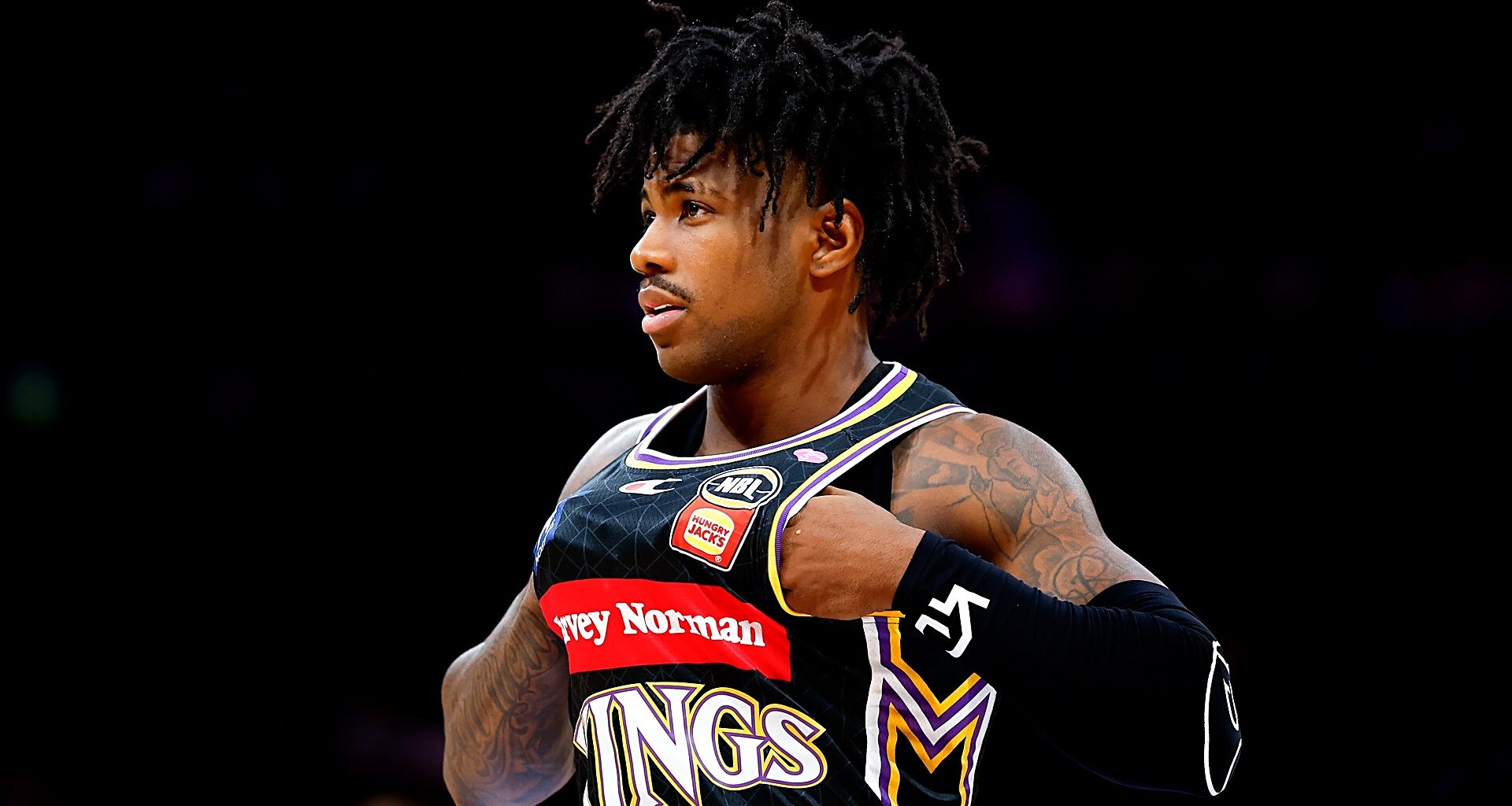 Davis delayed: Passport issue clouds superstar's arrival