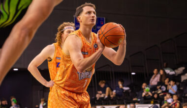 Hot shooting Snakes beat Phoenix