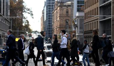 ‘Doomjobbing’: The job hunt trend hurting Aussie careers