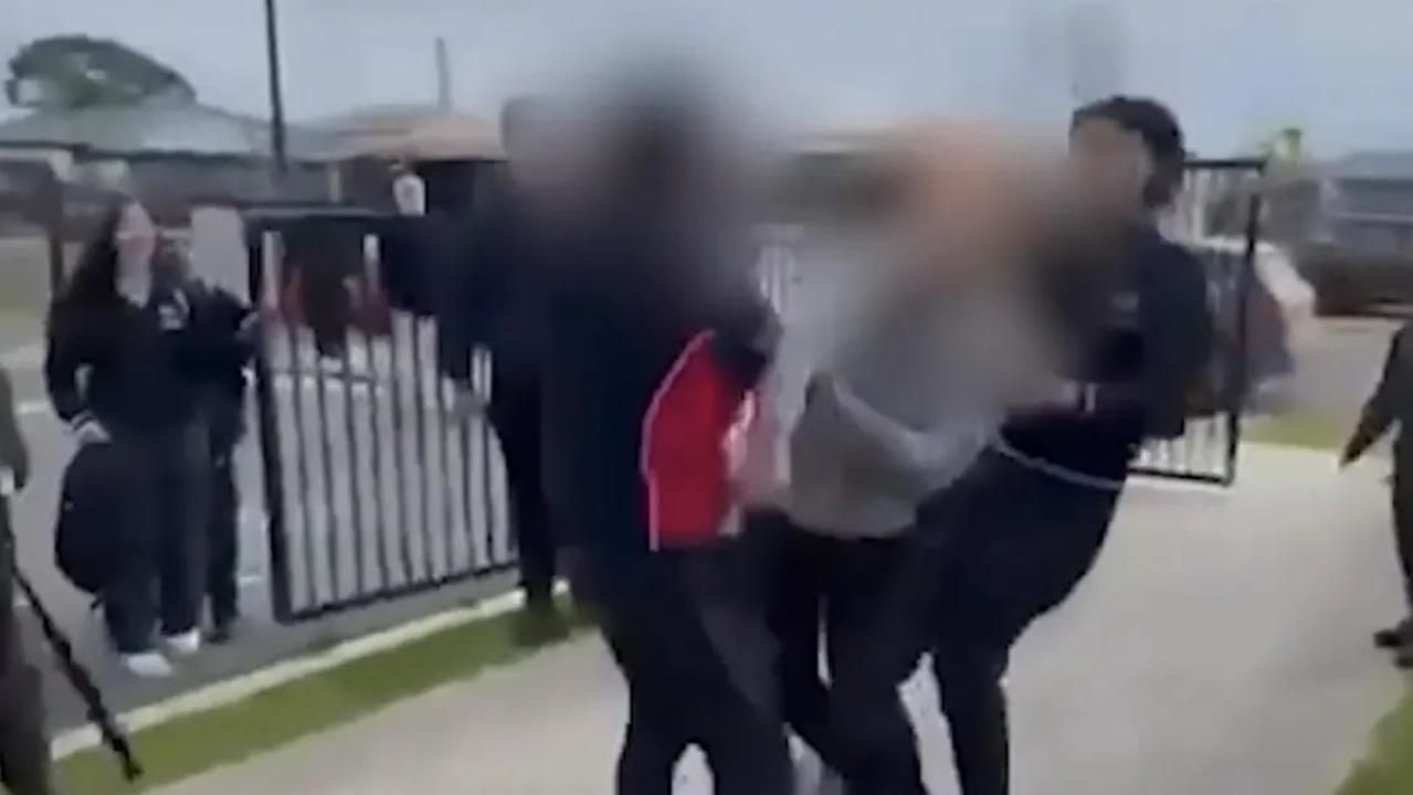 Wollert Secondary College: Parent bashed by students in shock video