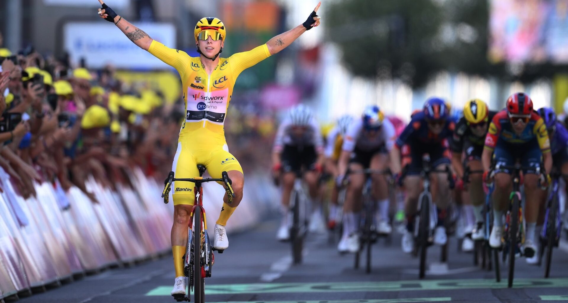 Tour de France Femmes: Lorena Wiebes powers to stage 2 sprint victory as late-race soloist Riejanne Markus is caught close to the line
