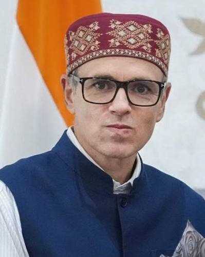 CM felicitates MMA fighter Owais with ₹1 lakh cash award