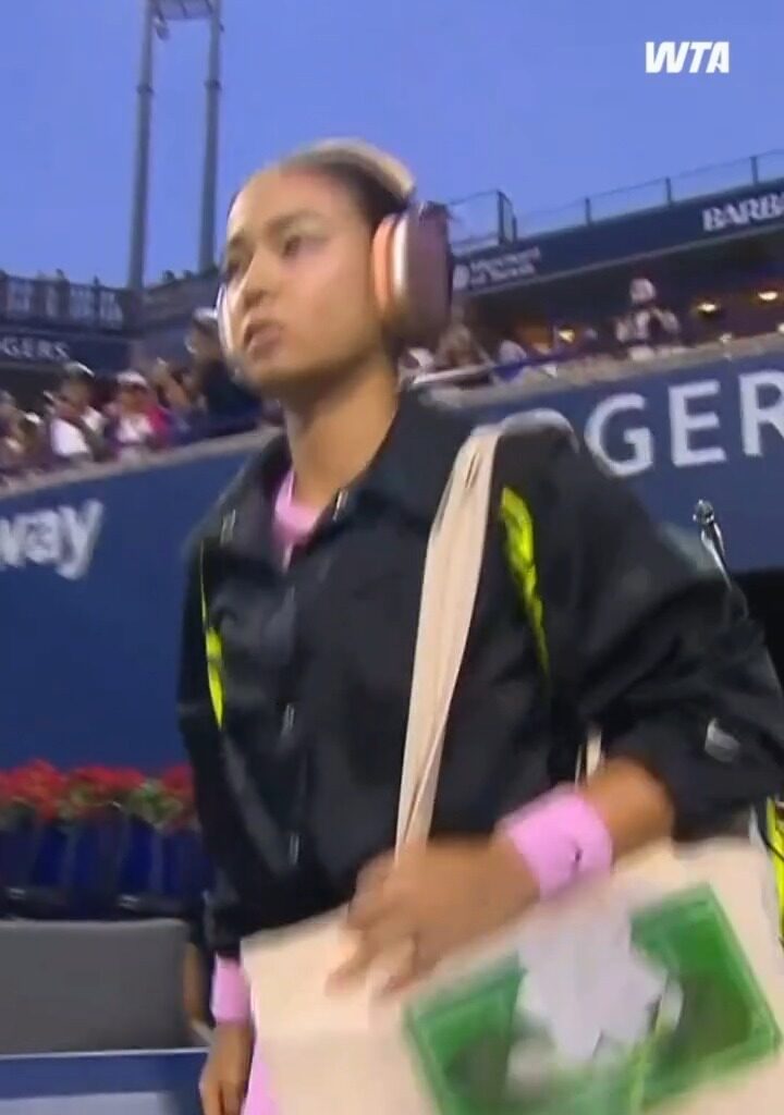 THE INTRO IS MANNY PACQUIAO-CODED 😂🇵🇭 WTA posted a video of tennis star Alex Eala being introduced at the National Bank Open in Toronto, Canada on Friday. Eala is currently facing American Caty McNally in the third round of the Canadian Open. (Instagram/WTA)