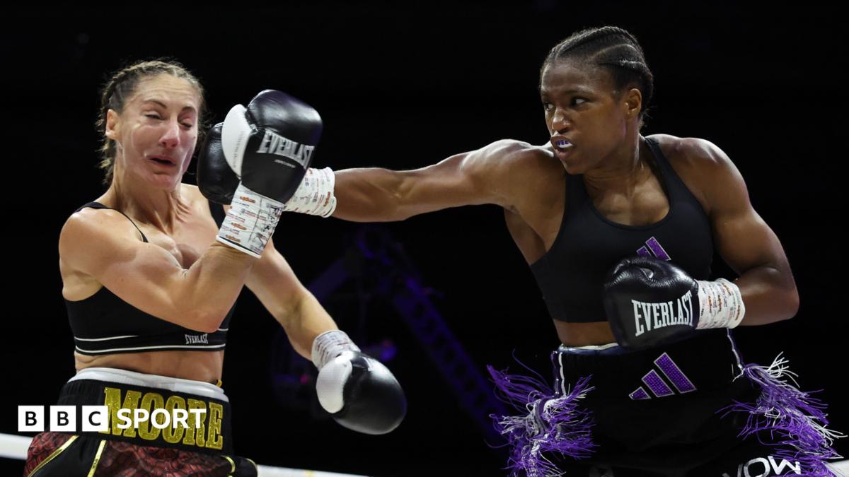 Caroline Dubois making her ringwalk