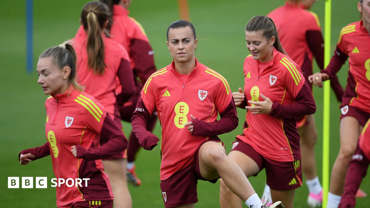 Ella Powell (centre) training with her Wales team mates