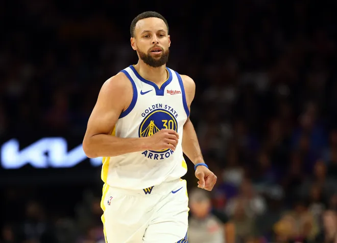 Apr 17, 2026; Phoenix, Arizona, USA; Golden State Warriors guard Stephen Curry (30) against the Phoenix Suns during the play-in rounds of the 2026 NBA Playoffs at Mortgage Matchup Center. Mandatory Credit: Mark J. Rebilas-Imagn Images