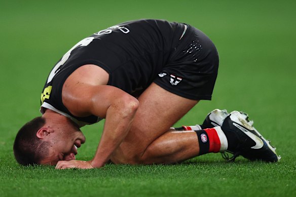Jack Silvagni of the Saints reacts to an knock to his shoulder.