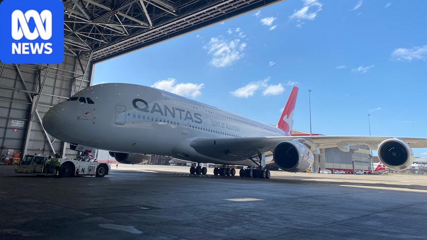 ATSB investigation finds maintenance light was left in Qantas A380 jet wing