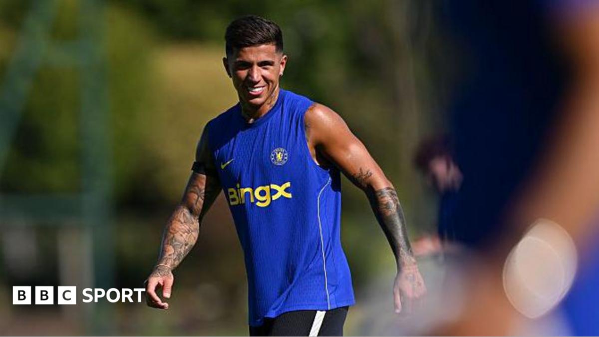 Enzo Fernandez smiling