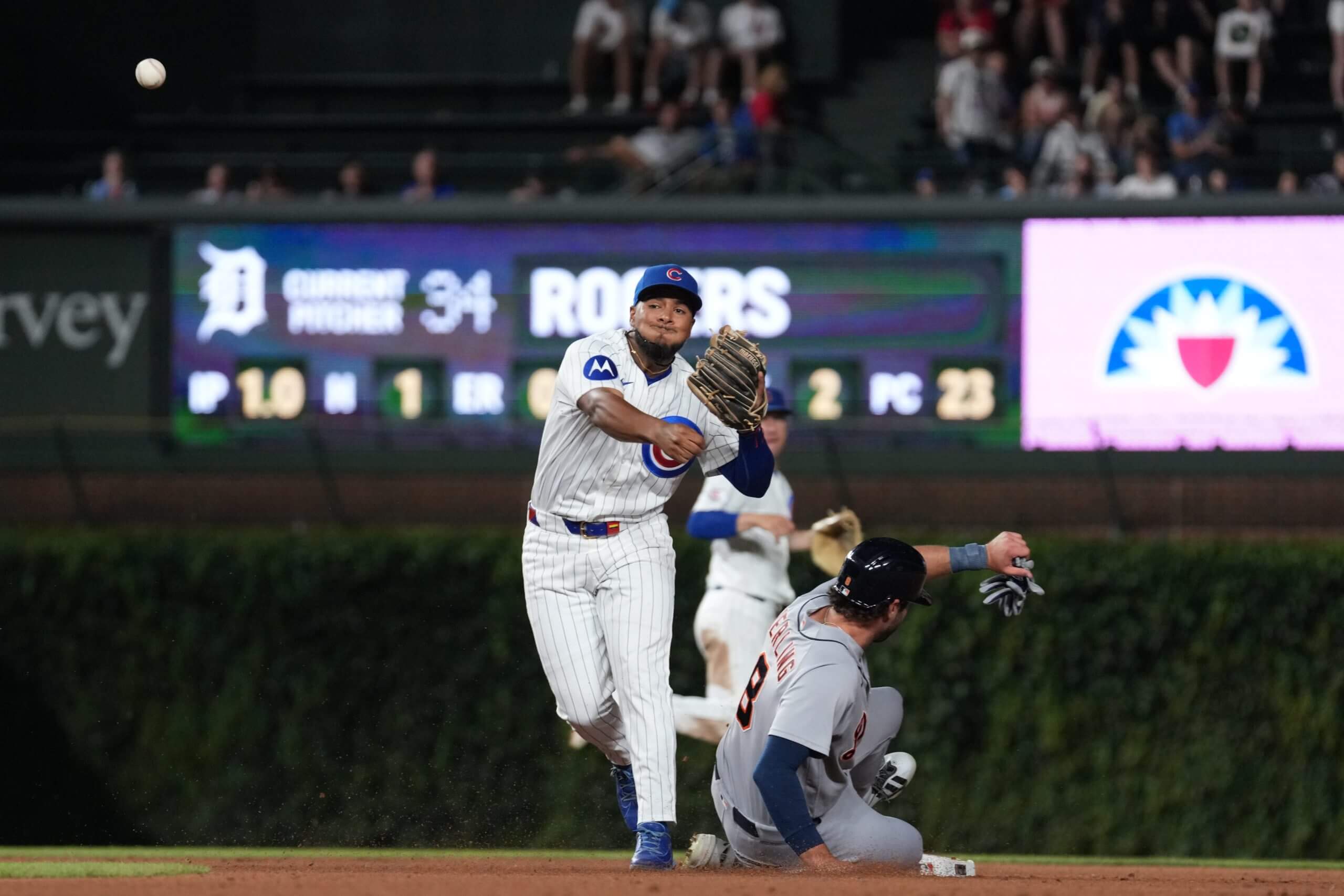 Pedro Ramírez throws to first base during a Chicago Cubs baseball game.