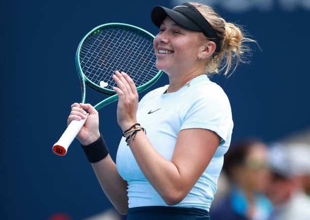 Anisimova Sweeps Into Cincy Showdown vs. Eala