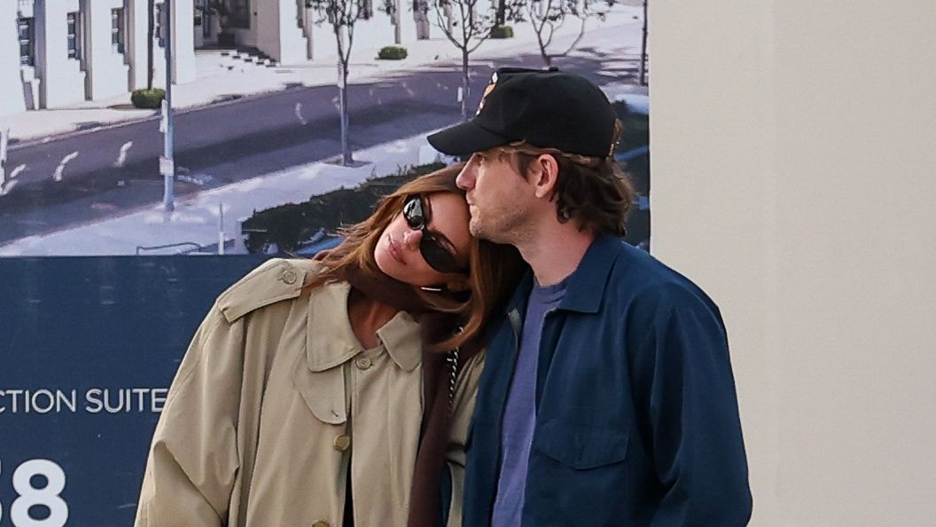 Kaia Gerber and Lewis Pullman Are Ready for Fall in Their Autumnal Couple Style