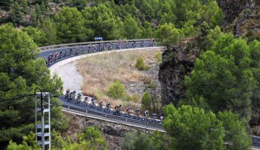 ARAMON VALDELINARES, SPAIN - AUGUST 29: A general view of the peloton competing during the La Vuelta - 81st Tour of Spain 2026, Stage 7 a 149.48m stage from Vall d&amp;amp;apos;Alba to Aramon Valdelinares 1965m / #UCIWT / on August 29, 2026 in Aramon Valdelinares, Spain. (Photo by Tim de Waele/Getty Images)