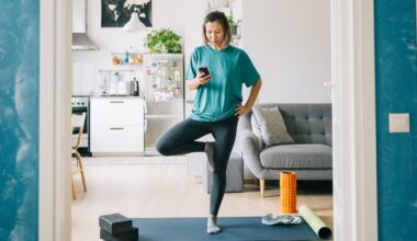 The easy two-minute habit that could improve your balance in your 40s and beyond, according to physical therapists
