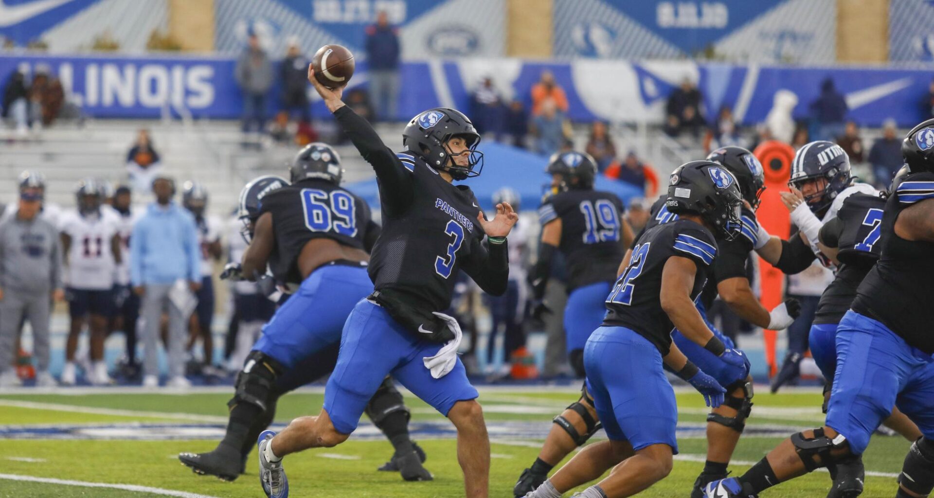 EIU football rebuilds, grows closer ahead of new season – The Daily Eastern News