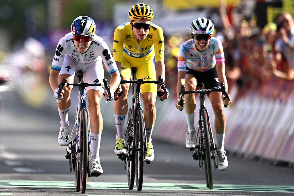 BELLEVILLE-EN-BEAUJOLAIS, FRANCE - AUGUST 05: (L-R) Stage winner Demi Vollering of Netherlands and Team FDJ United - SUEZ, Marlen Reusser of Switzerland and Team Movistar - Yellow Leader Jersey and Katarzyna Niewiadoma-Phinney of Poland and Team Canyon//SRAM Racing zondacryptosprint at finish line during the 5th Tour de France Femmes 2026, Stage 5 a 140km stage from Macon to Belleville-en-Beaujolais / #UCIWWT / on August 05, 2026 in Belleville-en-Beaujolais, France. (Photo by Tim de Waele/Getty Images)
